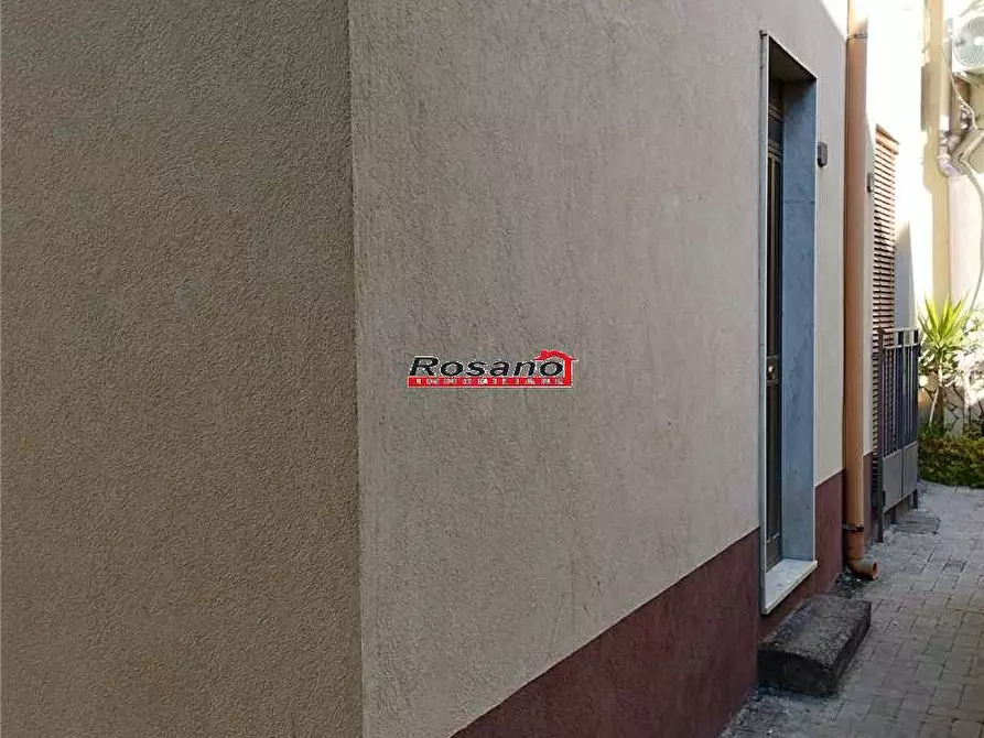 Immagine 3 di Attività commerciale in vendita  in Via C, COLOMBO a Biancavilla