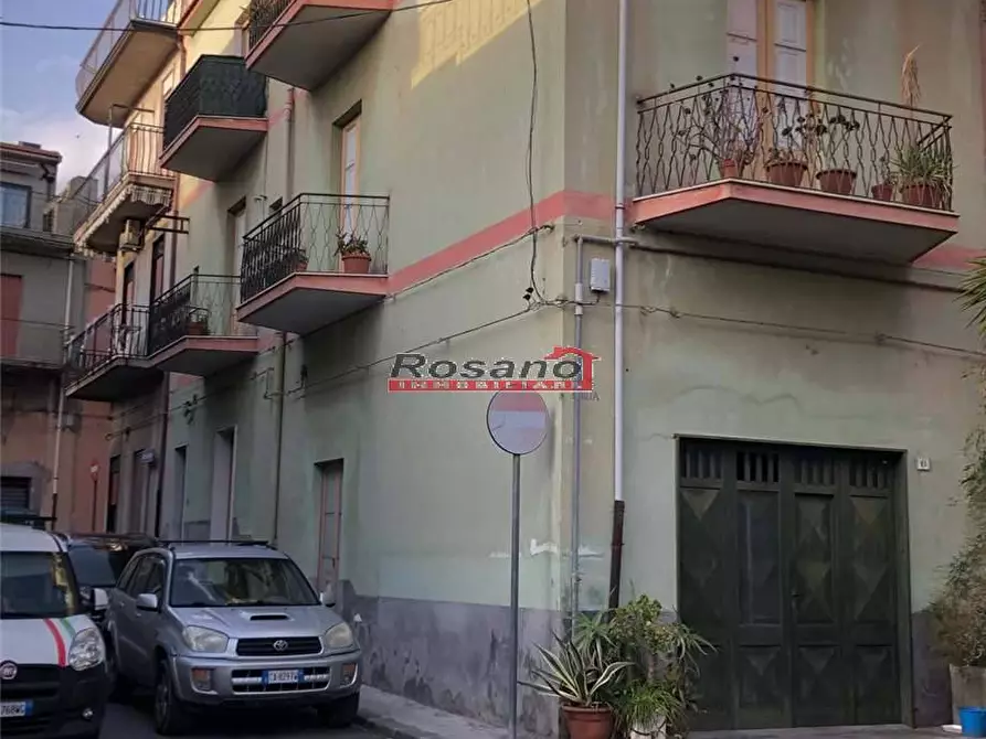 Immagine 2 di Villa in vendita  in Via Romagna a Biancavilla
