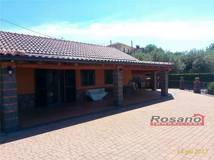 Immagine 1 di Villa in affitto  in Loc. vigne a Biancavilla