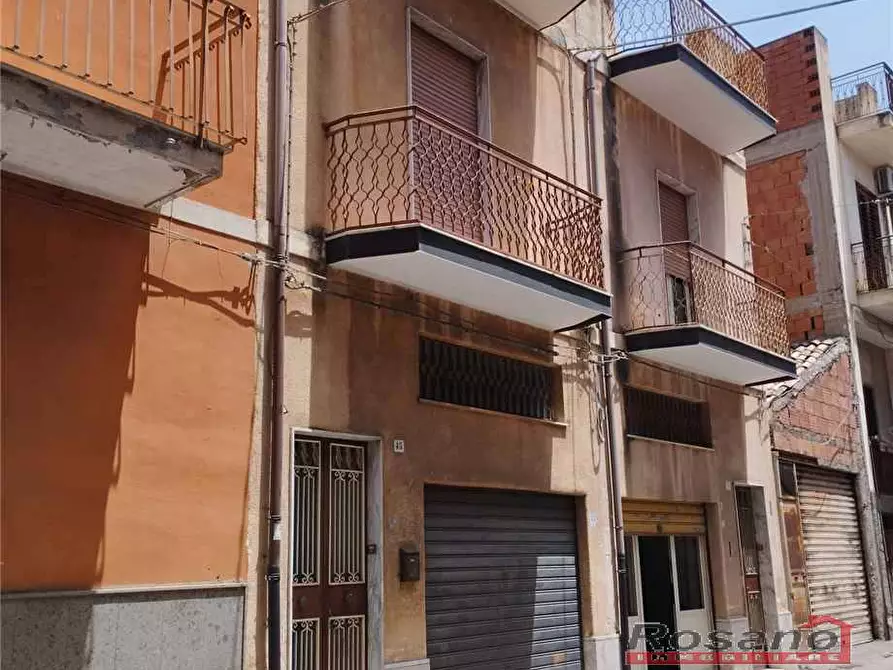 Immagine 1 di Villa in vendita  in Via PERUGIA a Biancavilla