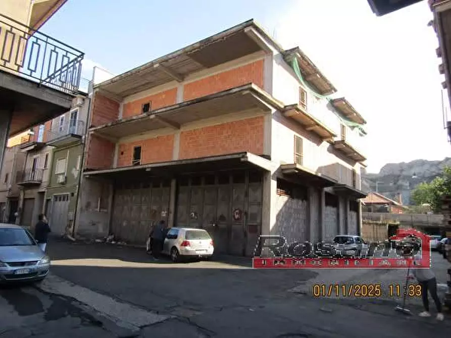 Immagine 2 di Villa in vendita  in Via C.COLOMBO a Biancavilla