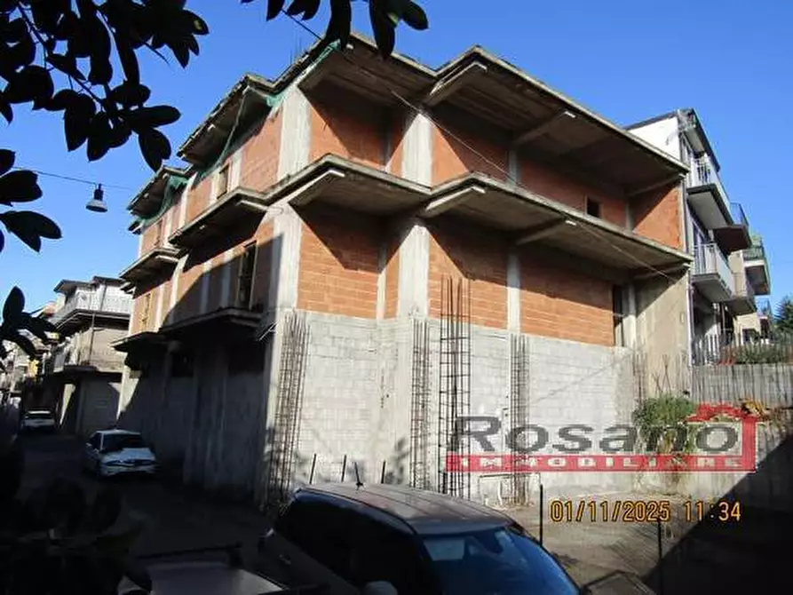 Immagine 3 di Villa in vendita  in Via C.COLOMBO a Biancavilla
