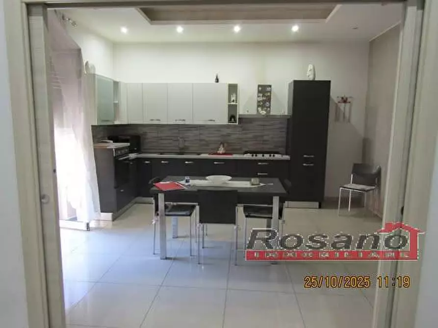 Immagine 4 di Appartamento in vendita  in Via PESCARA a Biancavilla