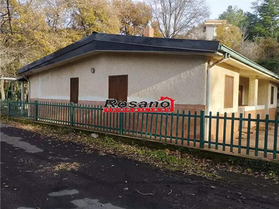 Immagine 1 di Villa in vendita  in Loc. SAN FRANCESCO a Biancavilla