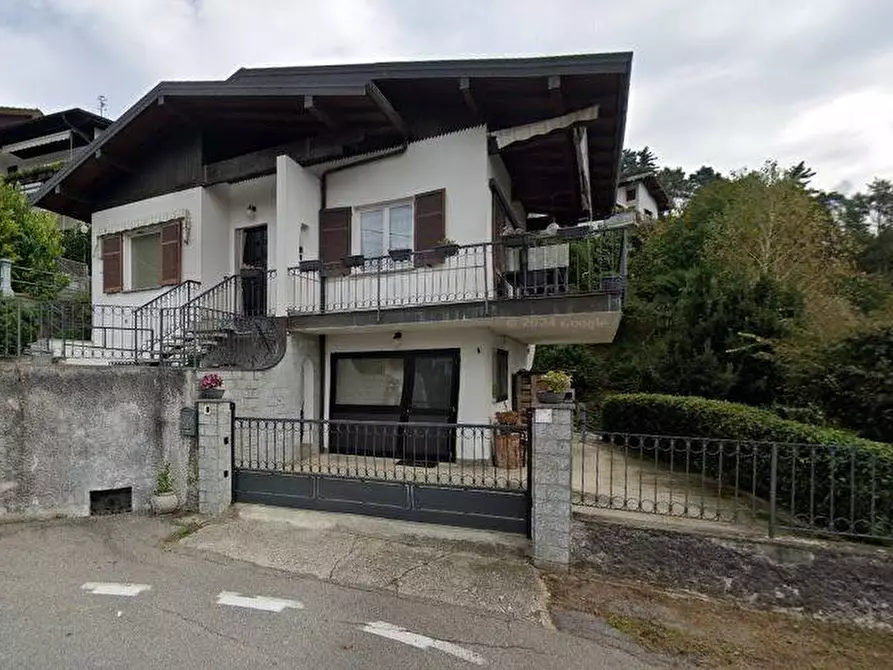 Immagine 1 di Villa in vendita  in C.so Dante Alighieri a Ghiffa