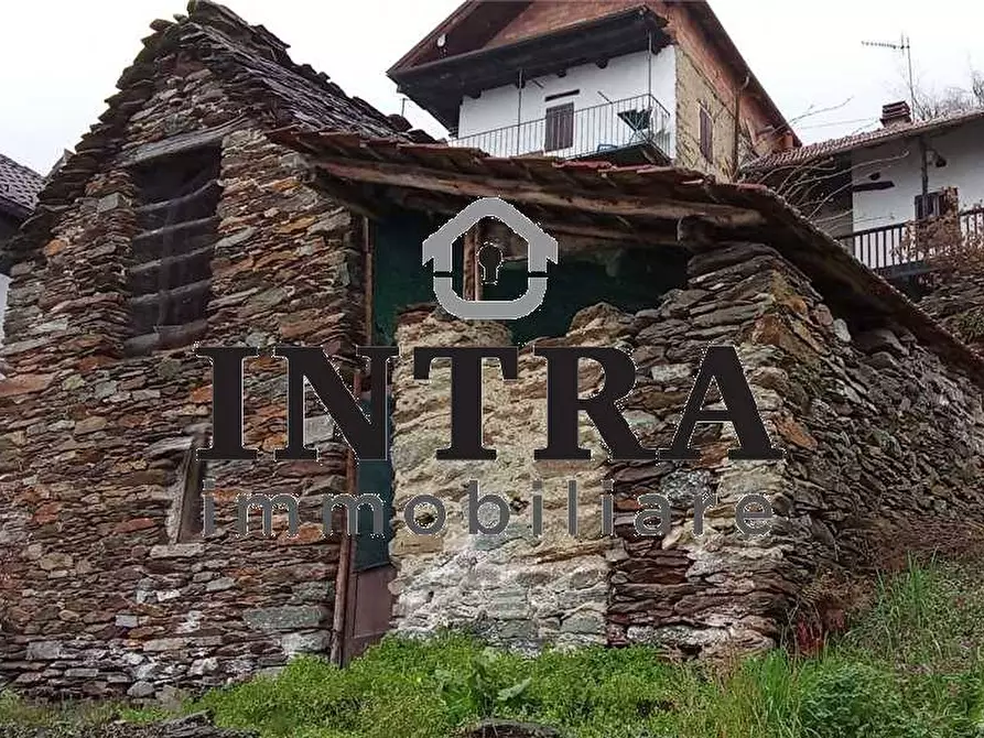 Immagine 1 di Rustico / casale in vendita  a Caprezzo