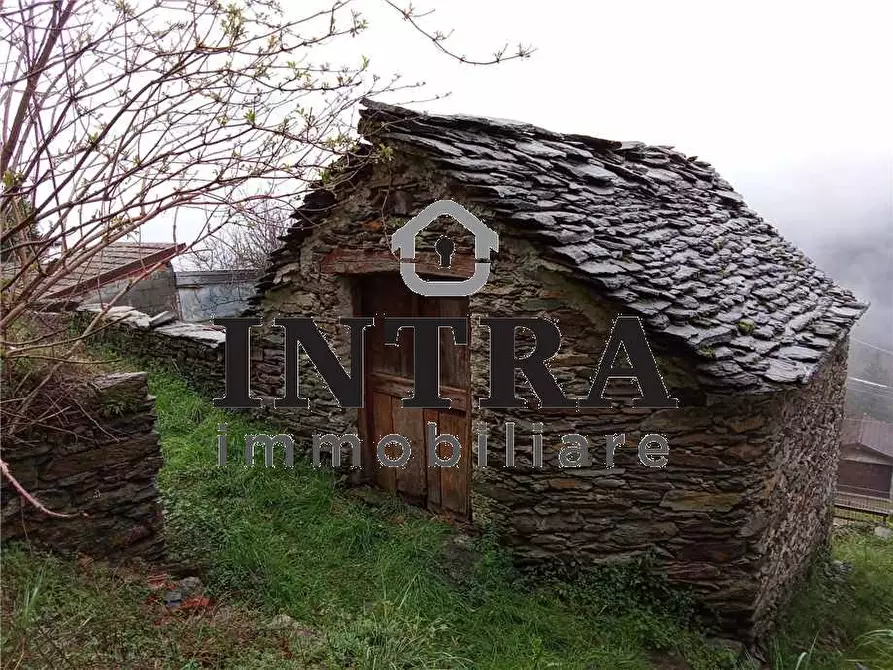 Immagine 2 di Rustico / casale in vendita  a Caprezzo