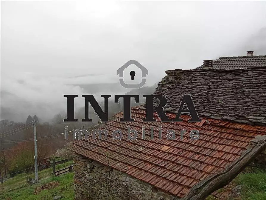 Immagine 3 di Rustico / casale in vendita  a Caprezzo