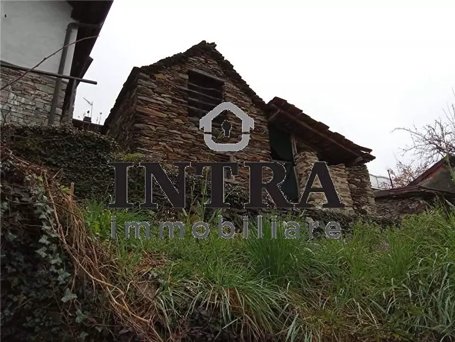 Immagine 4 di Rustico / casale in vendita  a Caprezzo