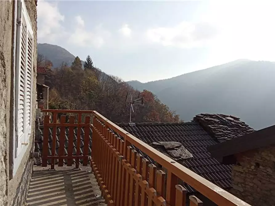Immagine 1 di Villa in vendita  a Aurano