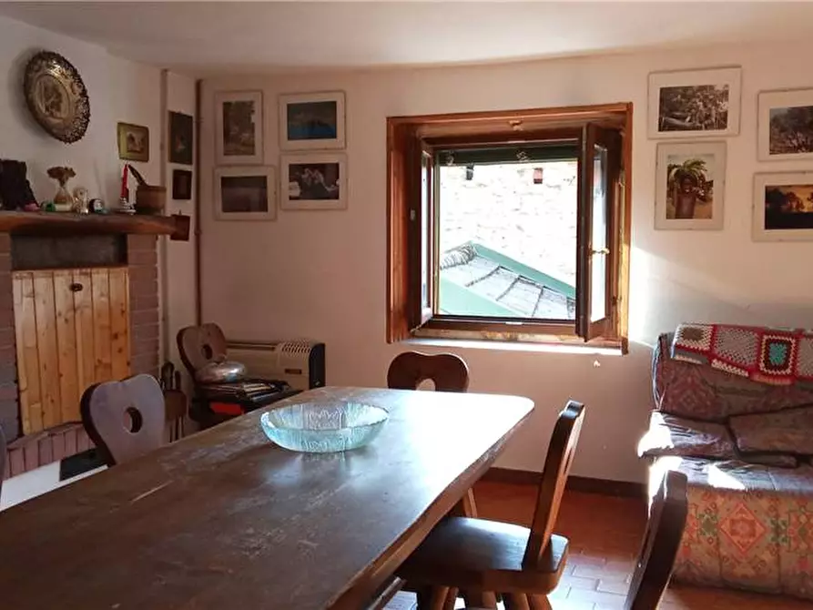 Immagine 2 di Villa in vendita  a Aurano