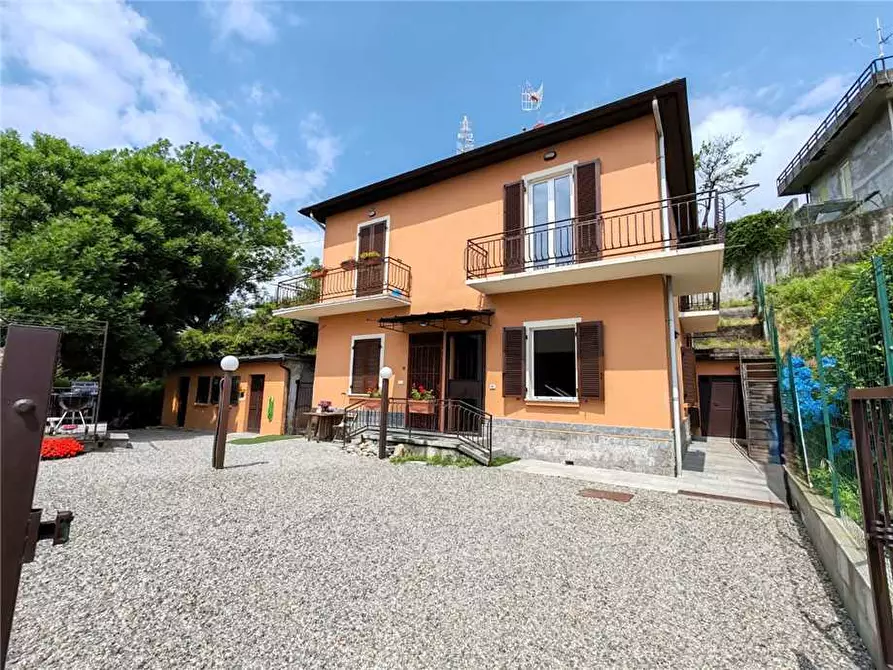 Immagine 14 di Casa bifamiliare in vendita  a Verbania