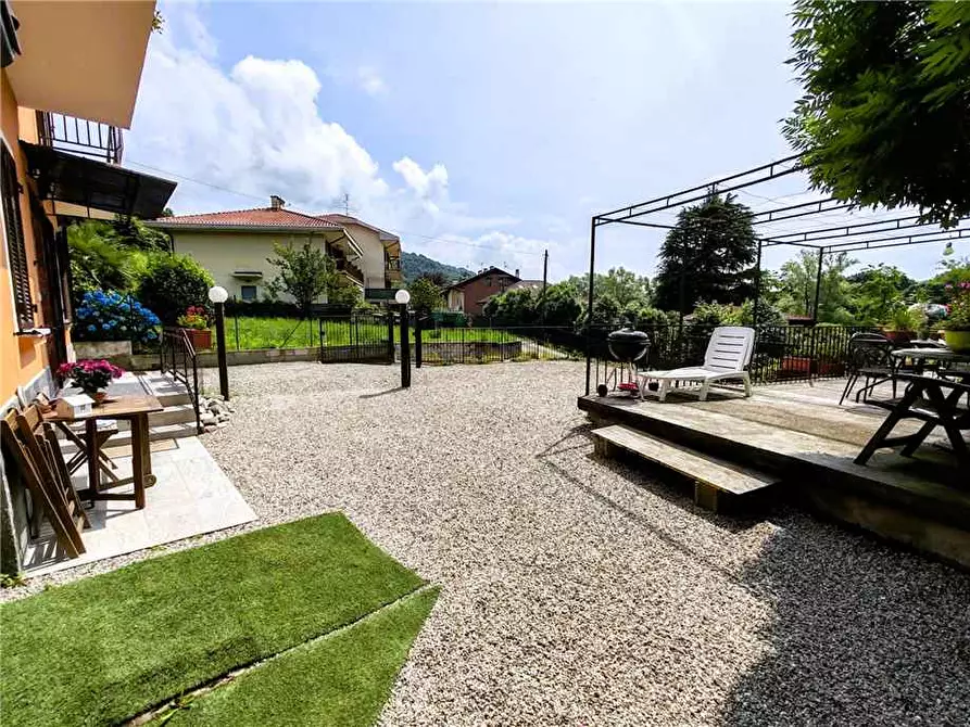 Immagine 15 di Casa bifamiliare in vendita  a Verbania