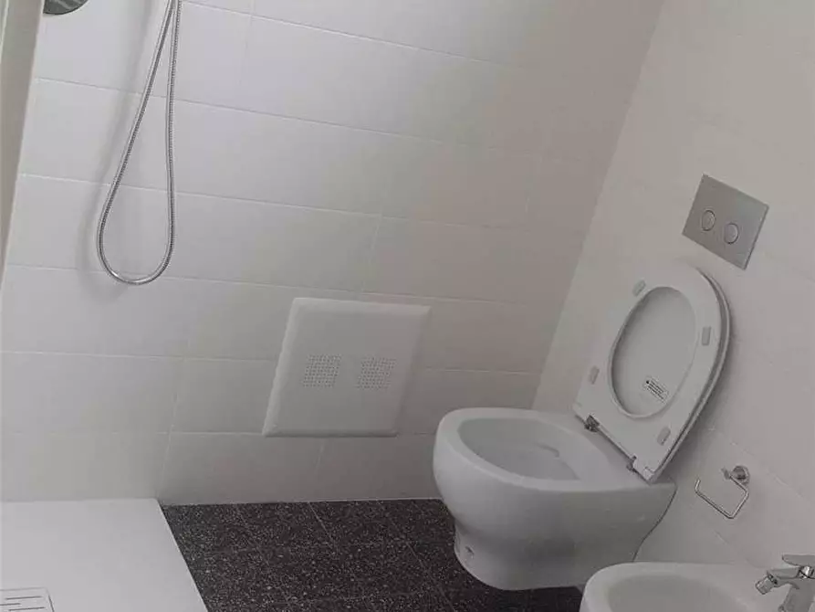 Immagine 9 di Casa bifamiliare in vendita  a Verbania