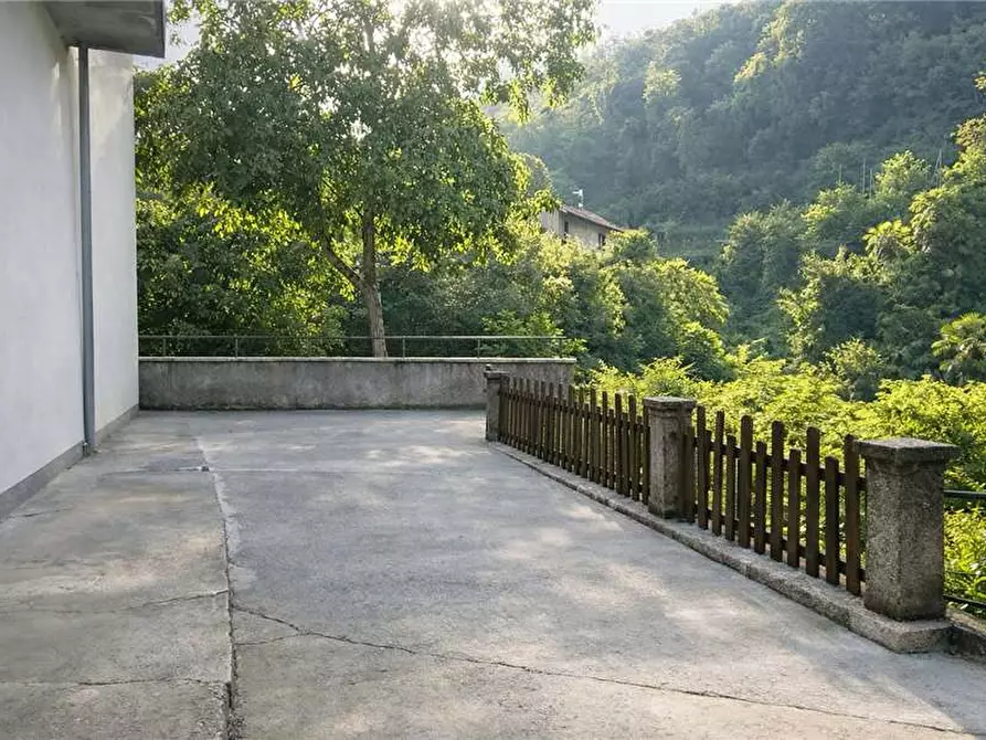 Immagine 15 di Villa in vendita  in Via Garibaldi a Cambiasca