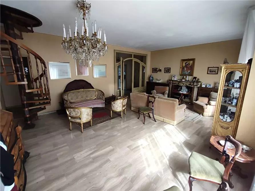 Immagine 2 di Appartamento in vendita  in Via HUGUES, 13 a Casale Monferrato