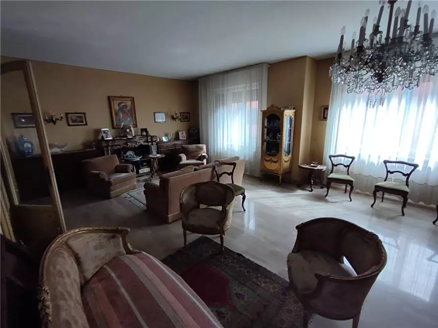 Immagine 2 di Appartamento in vendita  in Via HUGUES, 13 a Casale Monferrato