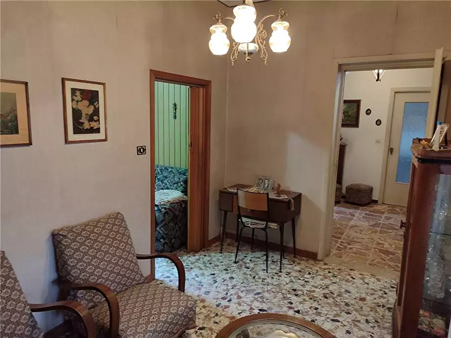 Immagine 5 di Villa in vendita  in Via Marconi, 1 a Stroppiana