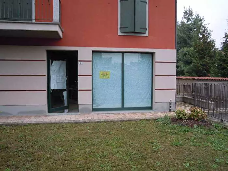 Immagine 1 di Attività commerciale in vendita  in Via -- a Gorlago