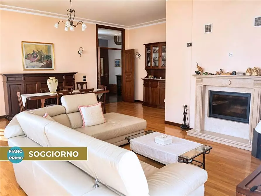 Immagine 12 di Villa in vendita  in Via Risorgimento, 3 a Villongo