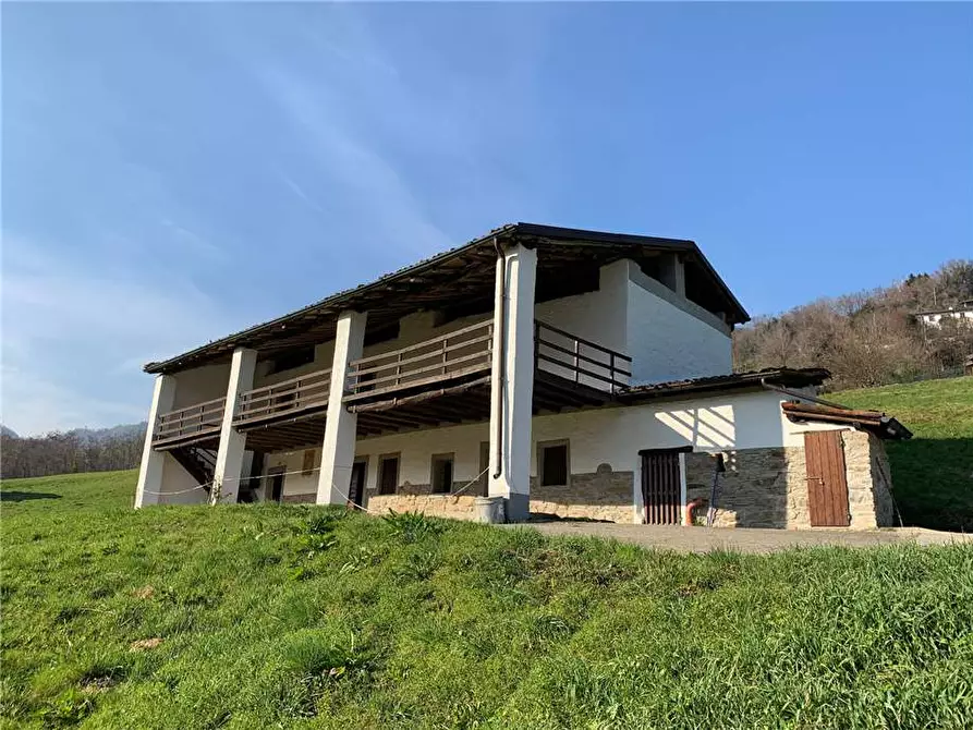 Immagine 2 di Rustico / casale in vendita  in Loc. Nembra sotto, 10 a Adrara San Martino