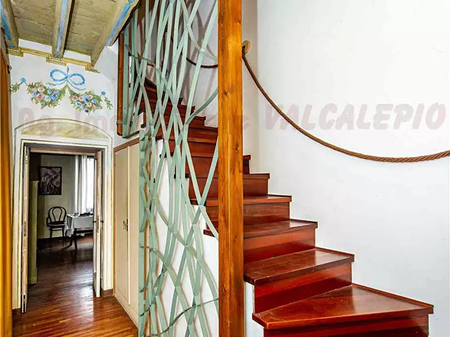 Immagine 11 di Villa in vendita  in Via Roma, 35 a Castelli Calepio