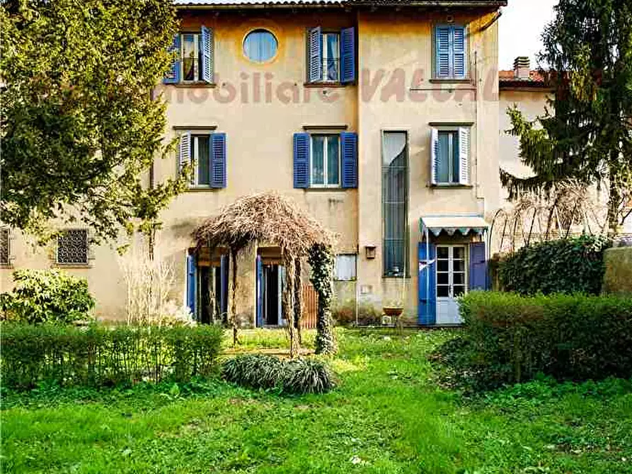 Immagine 15 di Villa in vendita  in Via Roma, 35 a Castelli Calepio