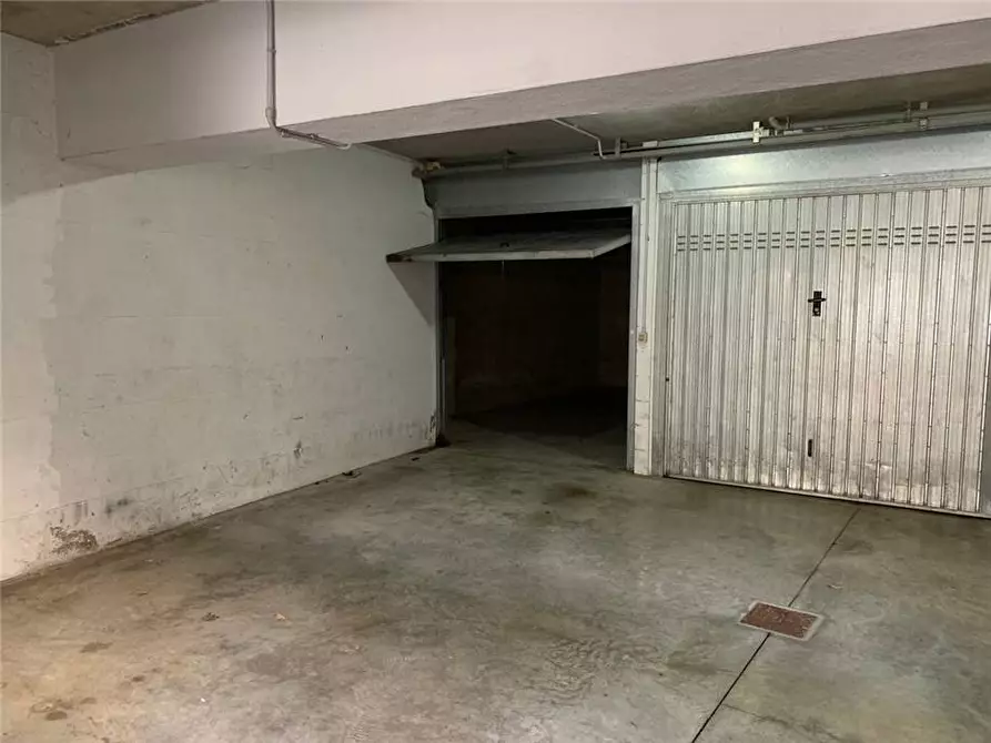 Immagine 3 di Garage in vendita  in Via Valverde a Castelli Calepio