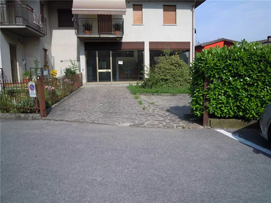 Immagine 2 di Attività commerciale in vendita  in Via Celatica, 26 a Gandosso