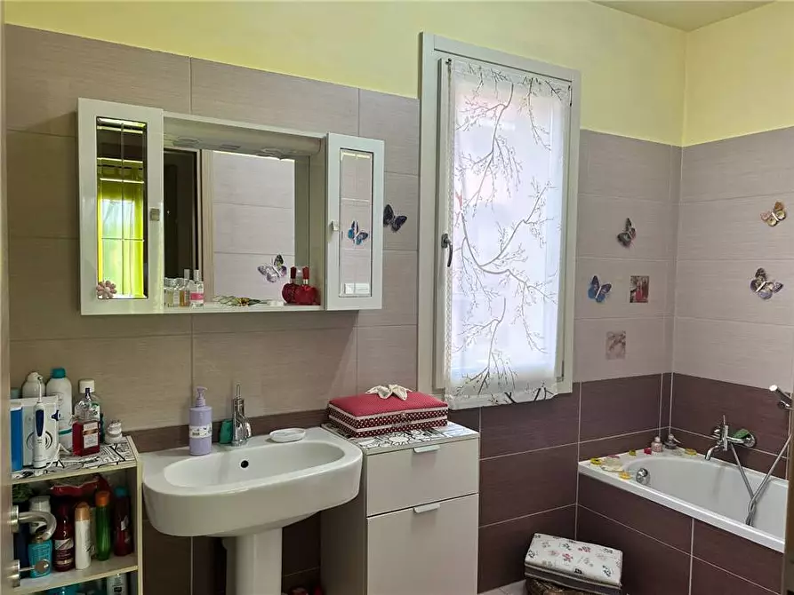 Immagine 15 di Villa in vendita  in Via Francesco Nullo, 3 a Villongo