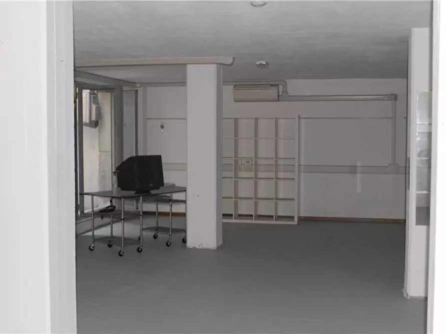 Immagine 11 di Attività commerciale in vendita  in Via Renica, 63 a Brescia