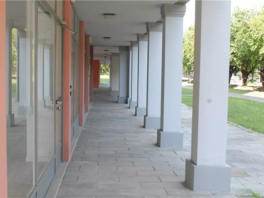 Immagine 4 di Attività commerciale in vendita  in Via Renica, 63 a Brescia