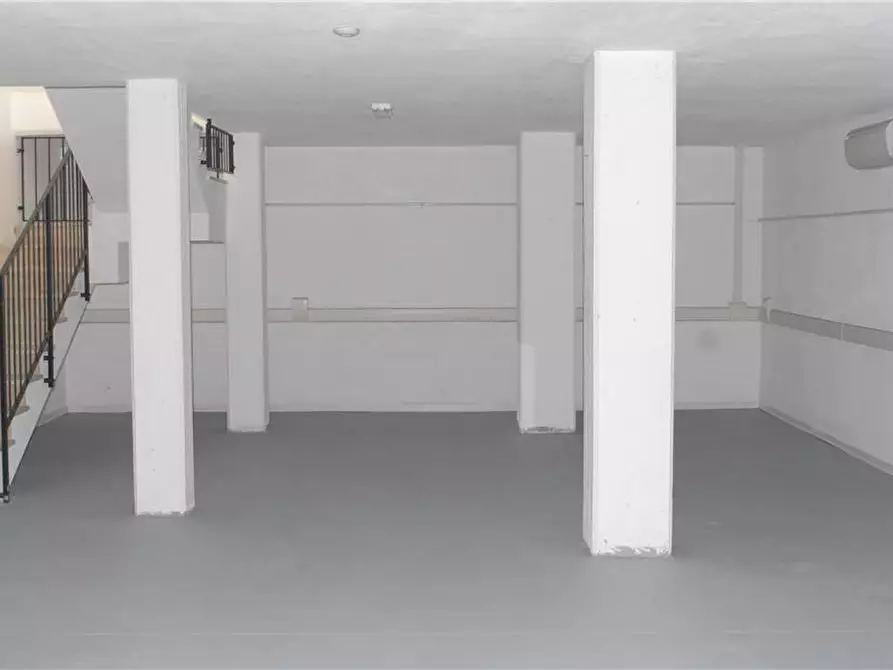 Immagine 9 di Attività commerciale in vendita  in Via Renica, 63 a Brescia