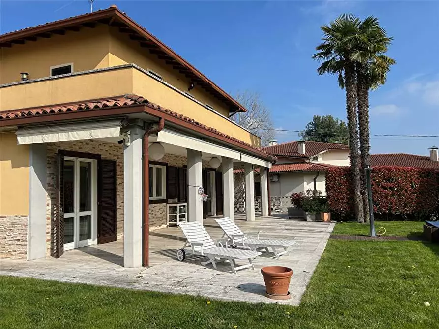 Immagine 1 di Villa in vendita  in Via Pelabrocco, 23 a Castelli Calepio