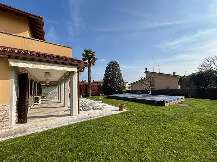 Immagine 2 di Villa in vendita  in Via Pelabrocco, 23 a Castelli Calepio