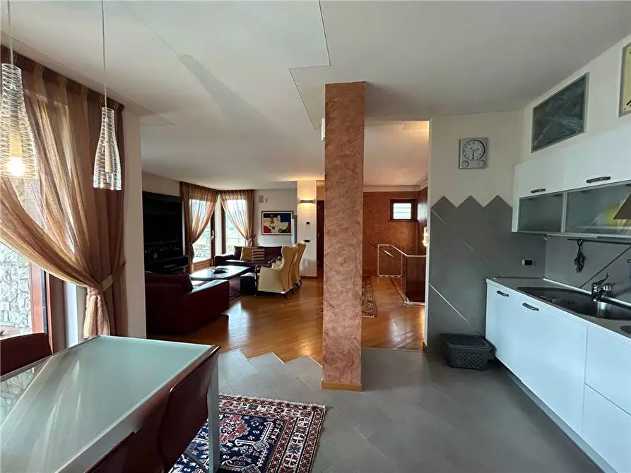 Immagine 14 di Villa in vendita  in Via Isacco e Febo Arcangeli a Sarnico