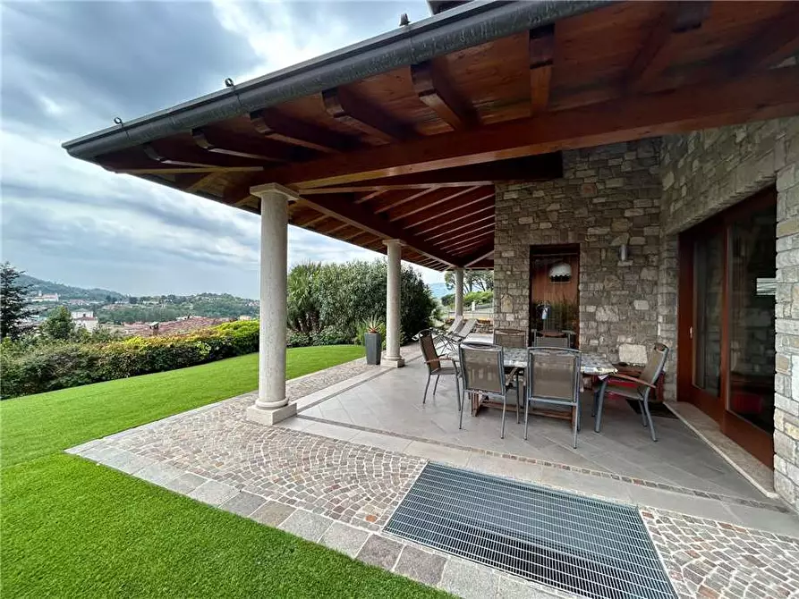 Immagine 2 di Villa in vendita  in Via Isacco e Febo Arcangeli a Sarnico