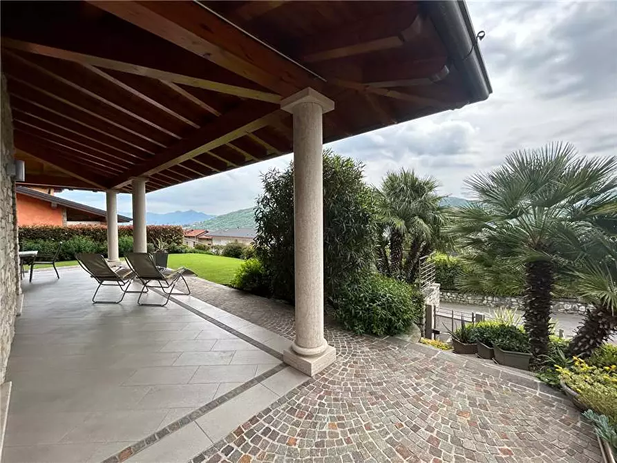 Immagine 5 di Villa in vendita  in Via Isacco e Febo Arcangeli a Sarnico