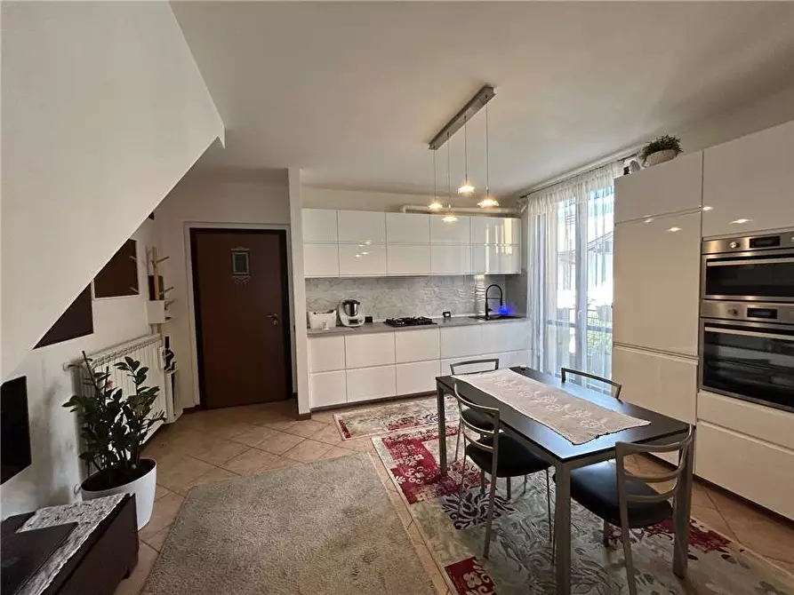 Immagine 1 di Appartamento in vendita  in Via Camozzi, 23 a Villongo