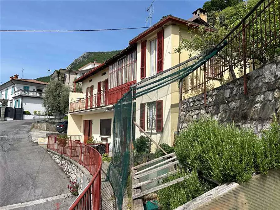 Immagine 5 di Stabile in vendita  in Via Campitino a Predore