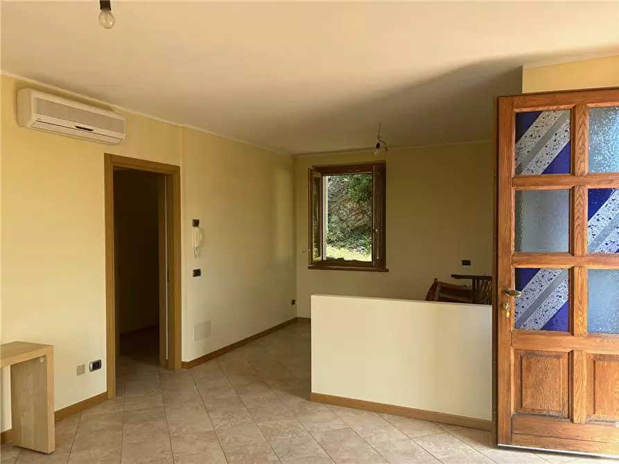 Immagine 12 di Stabile in vendita  in Via Pennini a Adrara San Martino