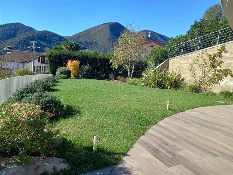 Immagine 11 di Villa in vendita  in Via Aldo Moro a Vigolo