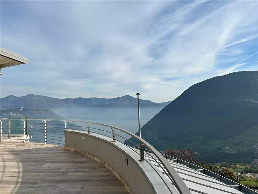 Immagine 2 di Villa in vendita  in Via Aldo Moro a Vigolo