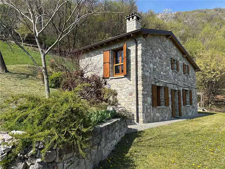 Immagine 1 di Rustico / casale in vendita  in Via Collecroce a Adrara San Martino