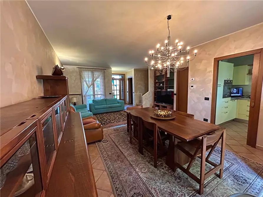 Immagine 1 di Villa in vendita  in Via Don Andreoletti, 17 a Villongo