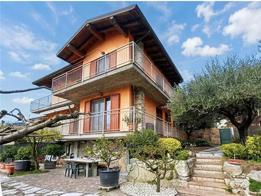 Immagine 1 di Villa in vendita  in Via Pietra a Viadanica