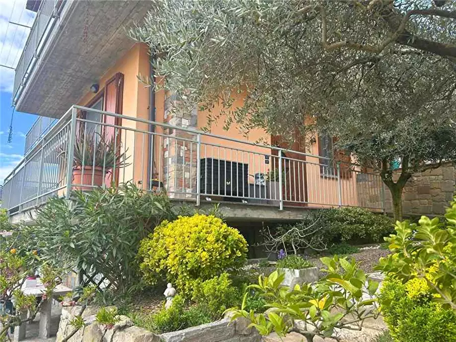 Immagine 2 di Villa in vendita  in Via Pietra a Viadanica