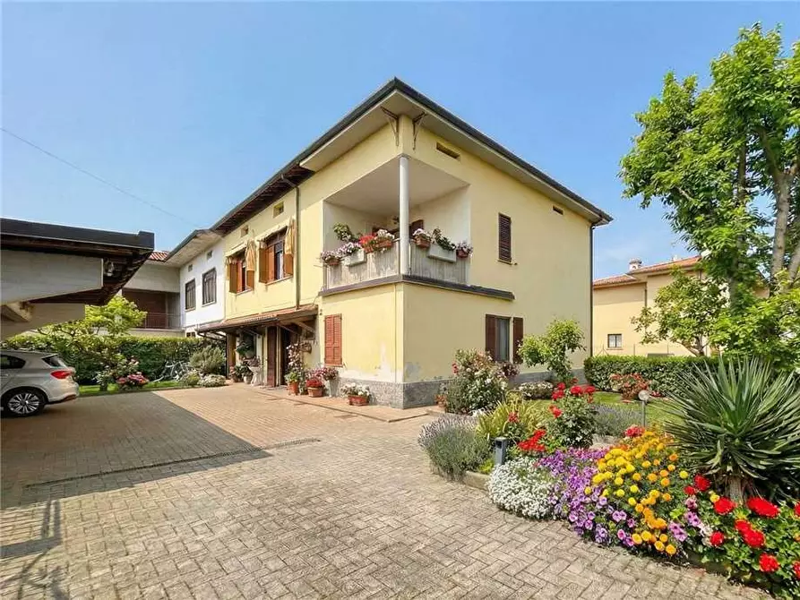 Immagine 1 di Villa in vendita  in Via Giotto, 7 a Castelli Calepio