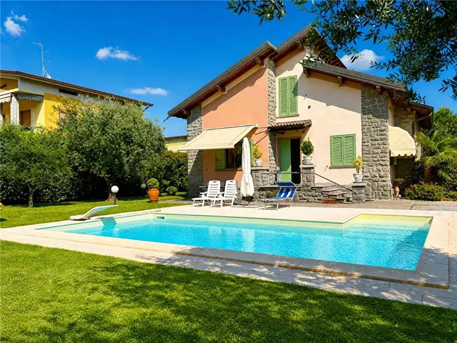 Immagine 1 di Villa in vendita  a Palazzolo Sull'oglio