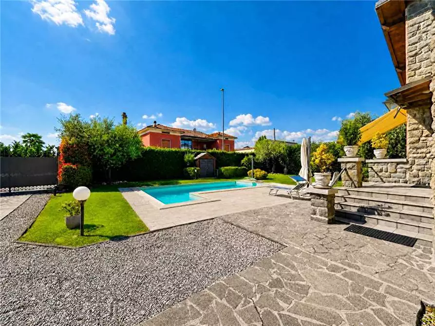 Immagine 2 di Villa in vendita  a Palazzolo Sull'oglio